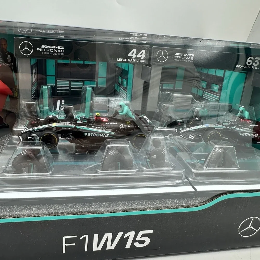 Burago 1:43 Formula 1 Deluxe Paddock Set McLaren Brand New In Box Lewis Hamilton